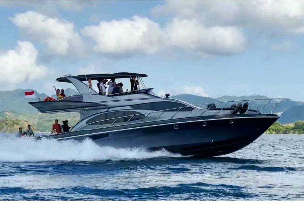 Yacht 4 – Private luxury yacht charter in Bali